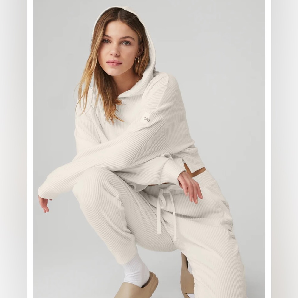Alo Yoga Muse Hoodie, Ribbed Light Gray Heather, Size Medium